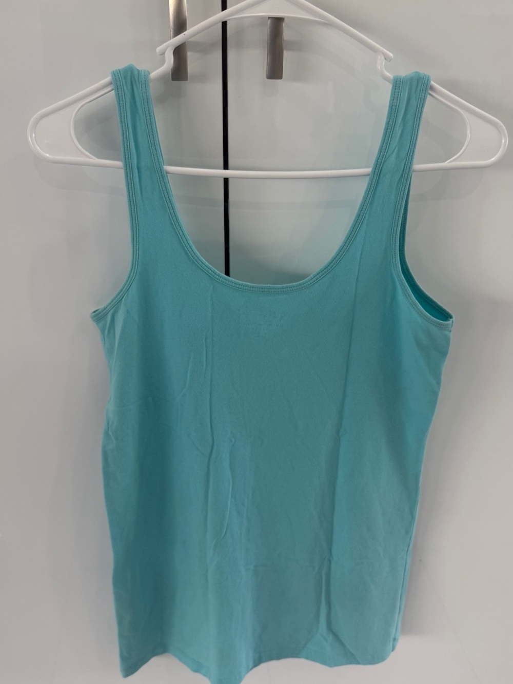 Lilly Pulitzer Aqua V-Neck Tank Top - Picture 2 of 6